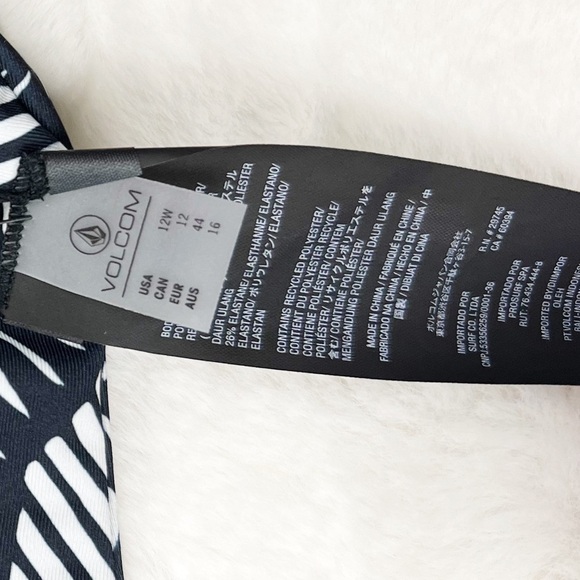 NWT Volcom Stay Or Leaf Scoop Plus Size Bikini Top Black/White - Picture 8 of 8